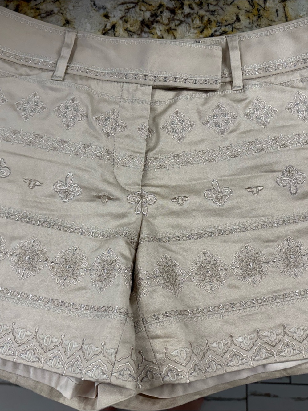 White House Black Market Cream Embroidered Women’s Shorts Size 6